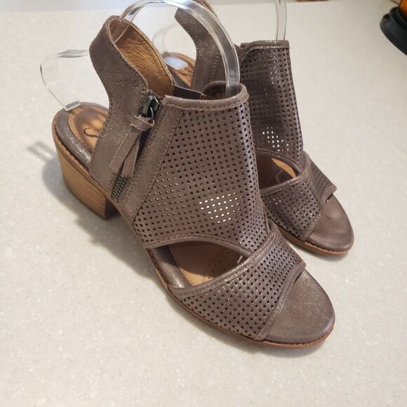 Sofft Sara Leather Perforated Cutout Sandals Womens 9 Metallic Taupe Zip - Picture 1 of 7